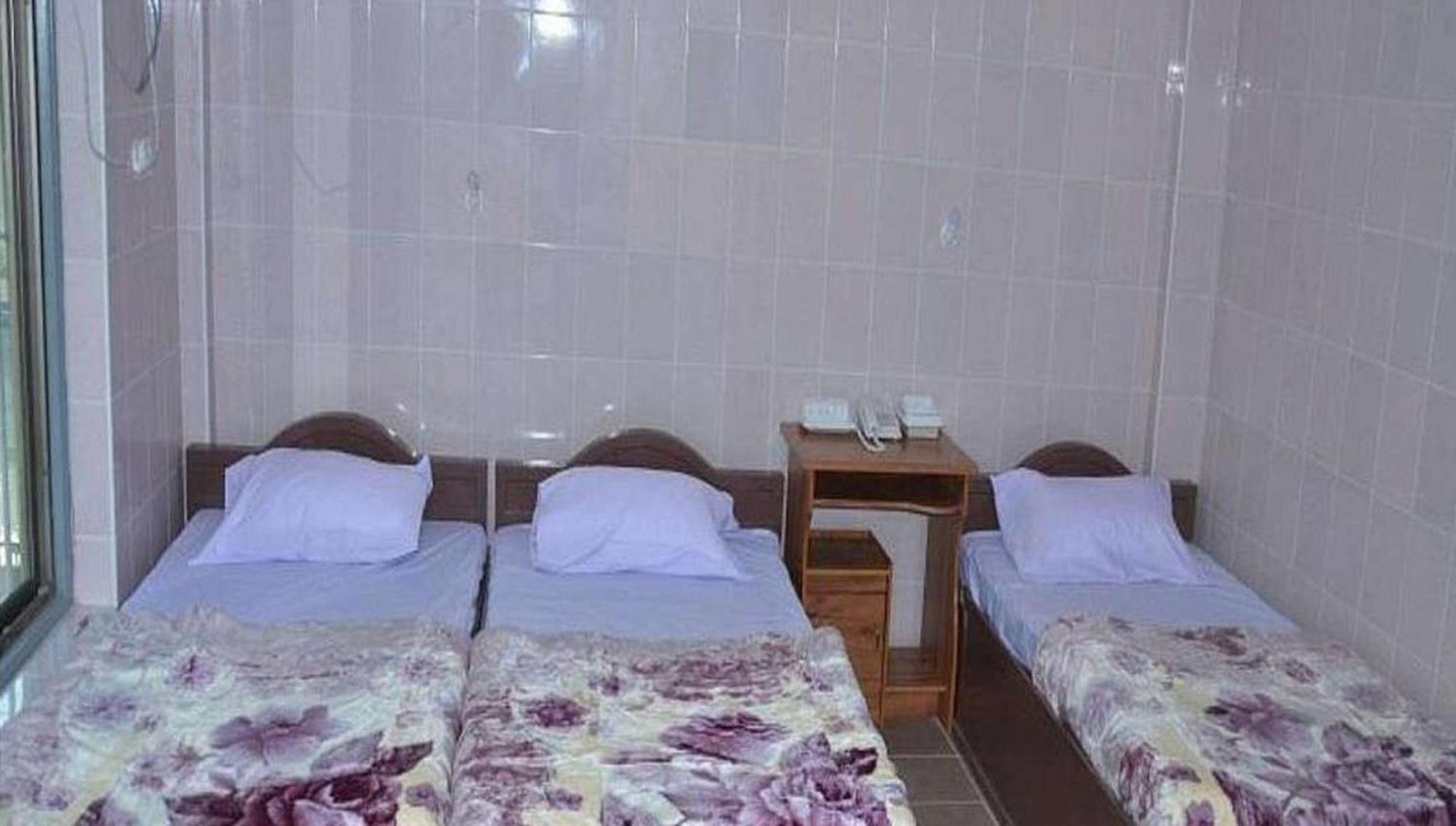 Red Dragon Hotel Hsipaw Δωμάτιο φωτογραφία