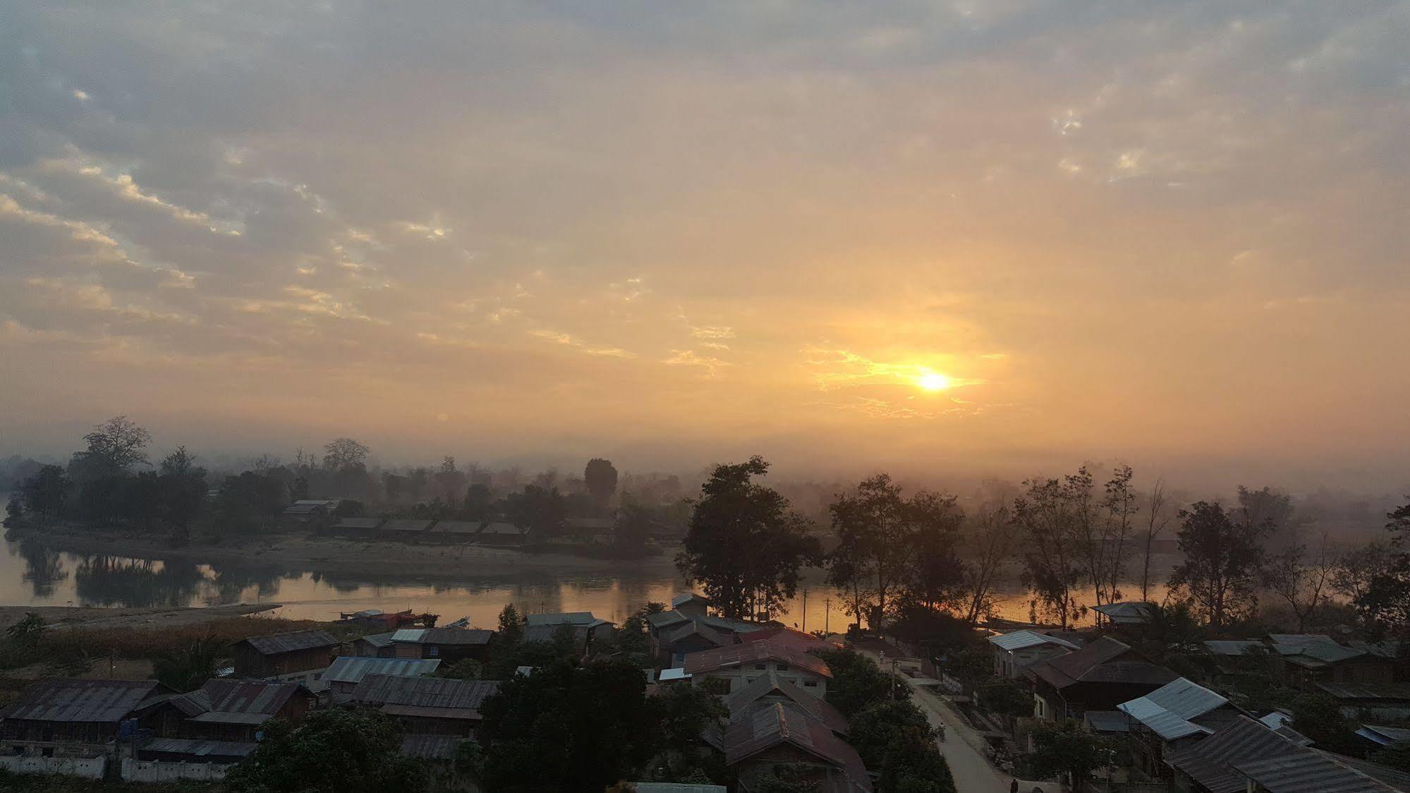 Red Dragon Hotel Hsipaw Εξωτερικό φωτογραφία